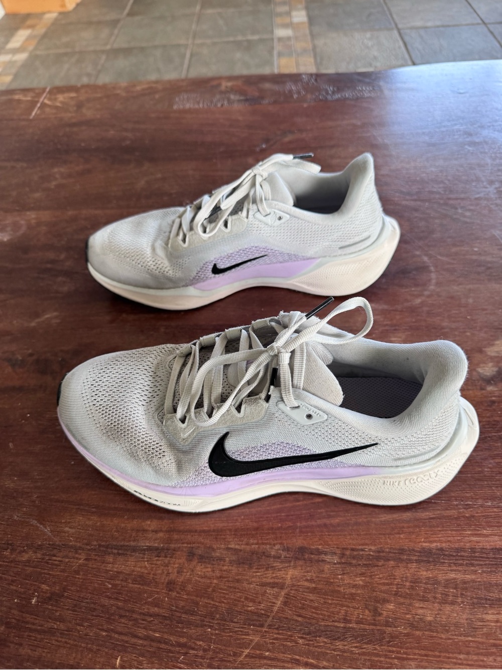 Nike Women's Air Zoom Running Shoes in Light Gray with Lavender size 8.5